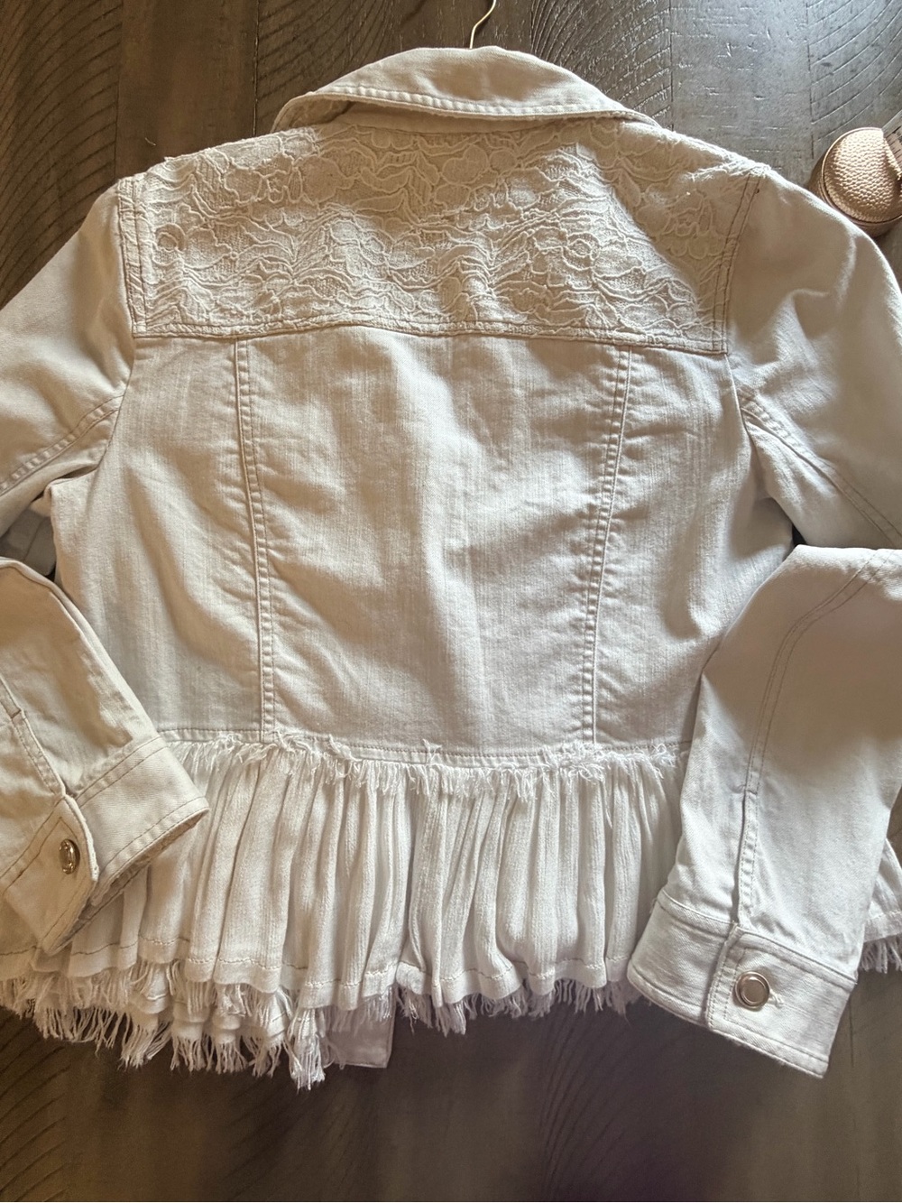 Chico’s Size 1 White Lace Ruffle Hem Denim Jacket Boho Romantic Cottagecore - Picture 9 of 12